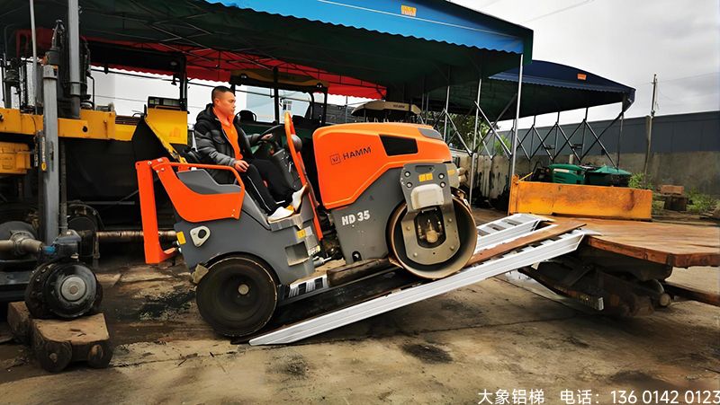 通化“铝”行安全，稳收每一粒——收割机铝合金爬梯安全使用全攻略